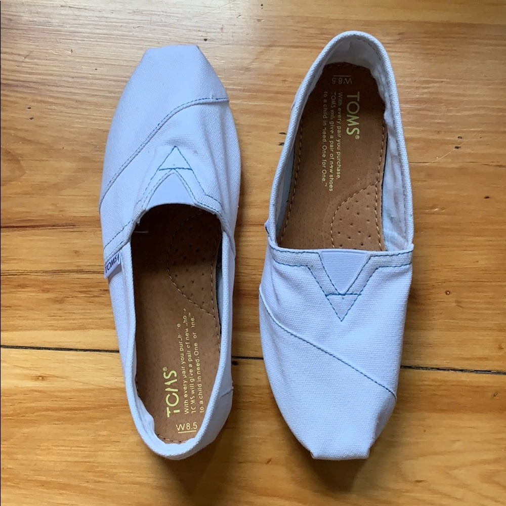 Tom’s canvas slip one
